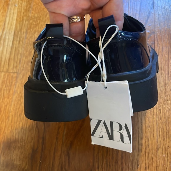 Zara Girls Navy Patent Finish Tie Up Derby Shoes NEW - Picture 5 of 6